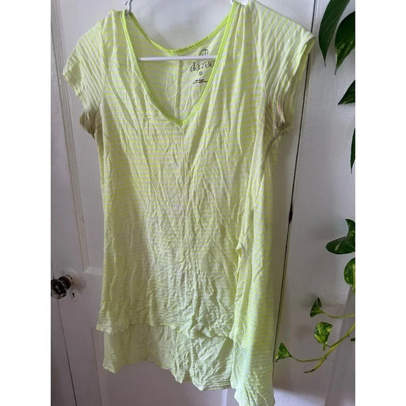 Decree Women’s size x-small yellow striped top - Picture 2 of 8
